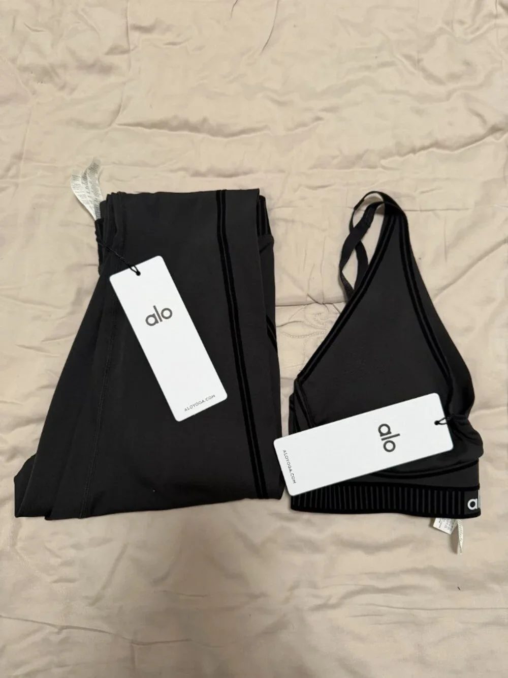 Alo Yoga Airlift Line Up Bra And Airlift High-Waist 7/8 Line Up Legging Set